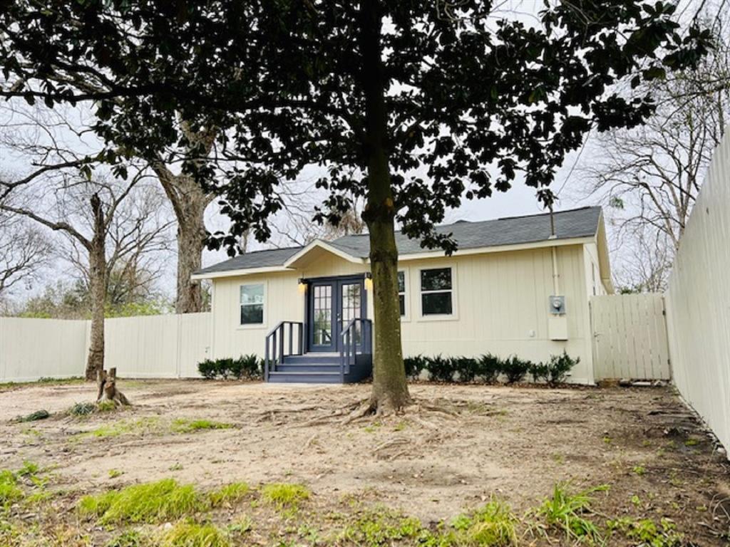 938  Dewalt Street Houston Texas 77088, Houston
