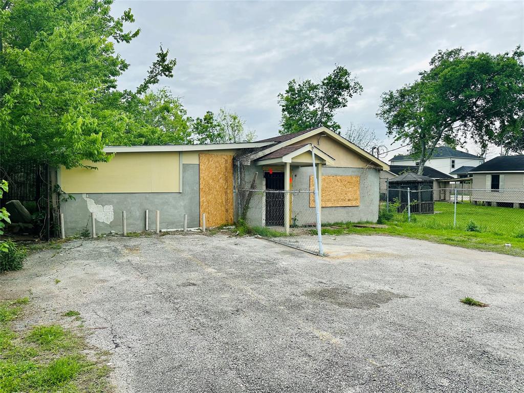 8310  Woodward Street Houston Texas 77051, 3