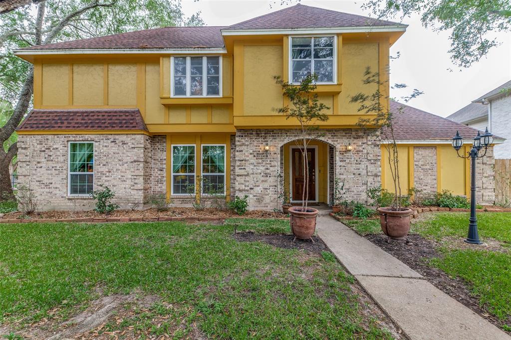 10738 Valley Hills Dr, Houston, TX 77071