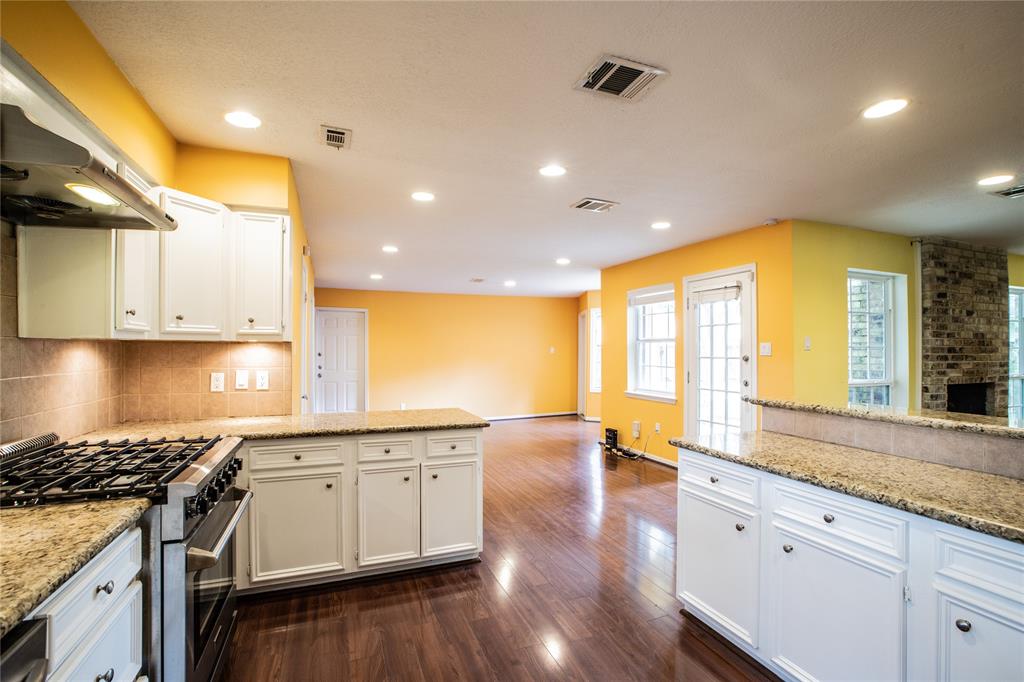 10738 Valley Hills Drive, Houston, TX 77071