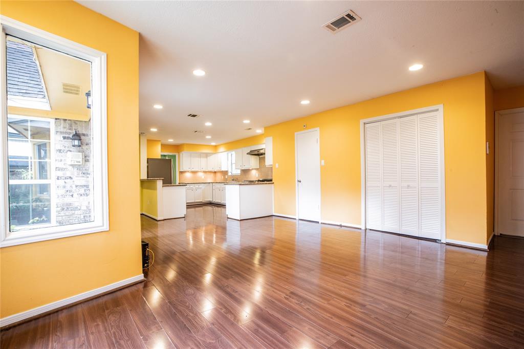 10738 Valley Hills Drive, Houston, TX 77071