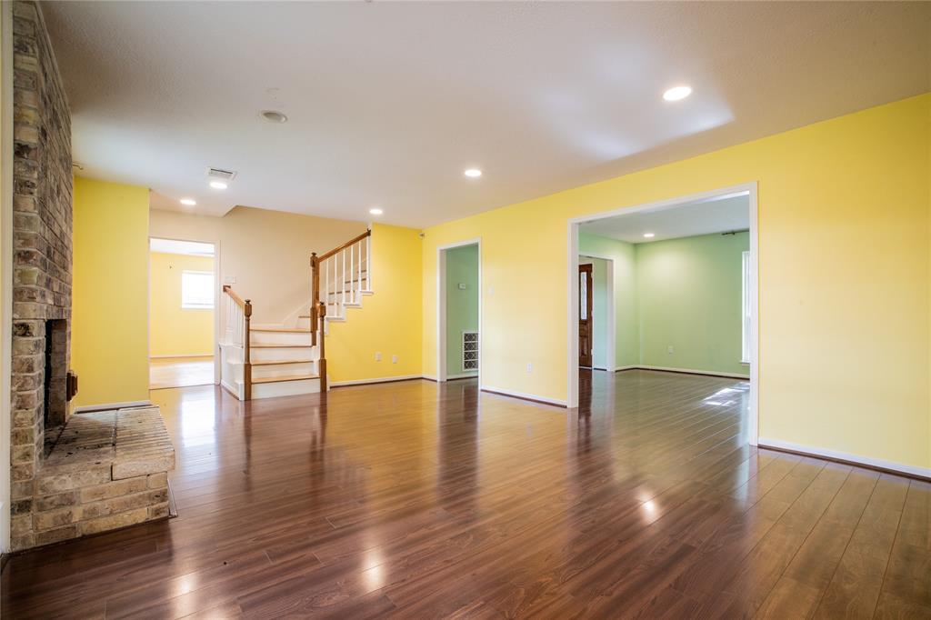 10738 Valley Hills Drive, Houston, TX 77071