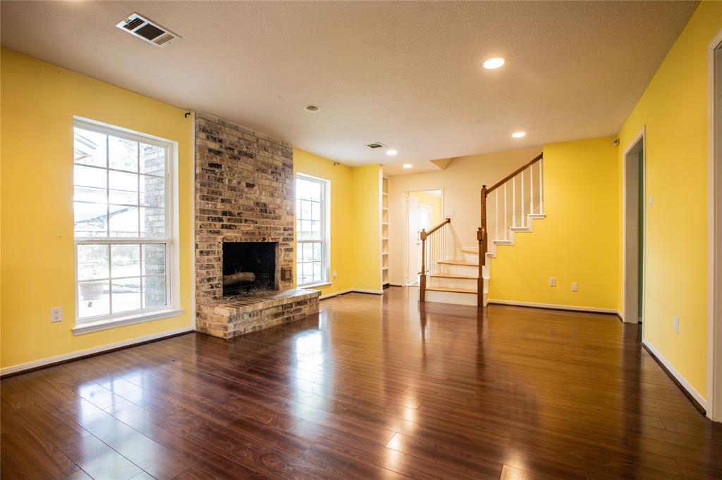 10738 Valley Hills Drive, Houston, TX 77071