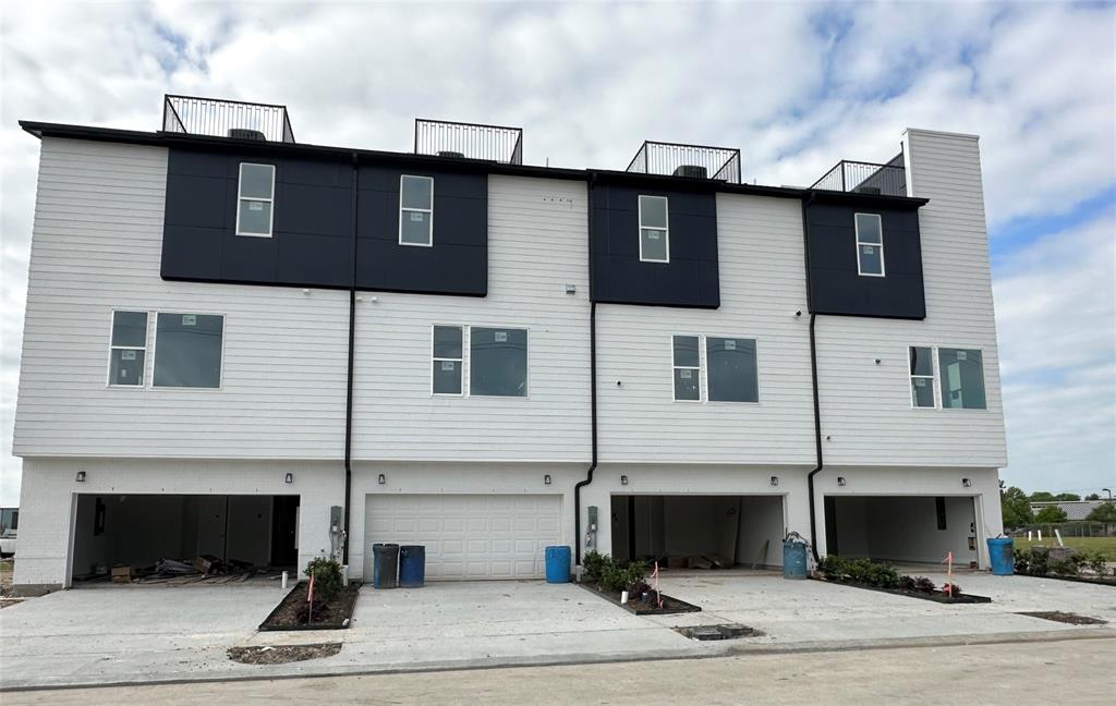 MLS: 48154427 Condo For Sale