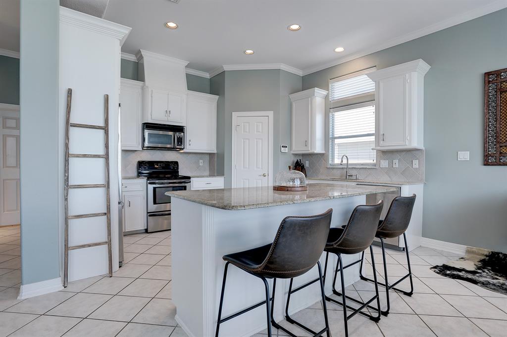 kitchen has numerous counter top areas
