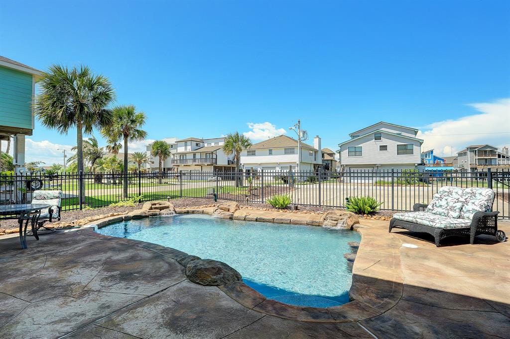 covered areas by the pool