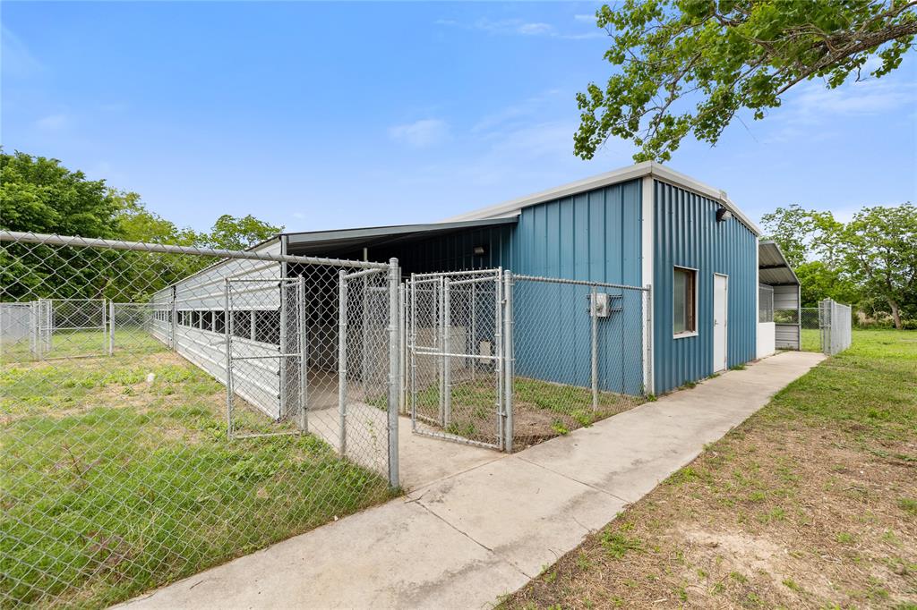Built in 2018. 2500 SF of interior kennel space equipped with AC. East and west side of building has additional roof/slab. Building is surrounded by multiple fenced doggy runs.