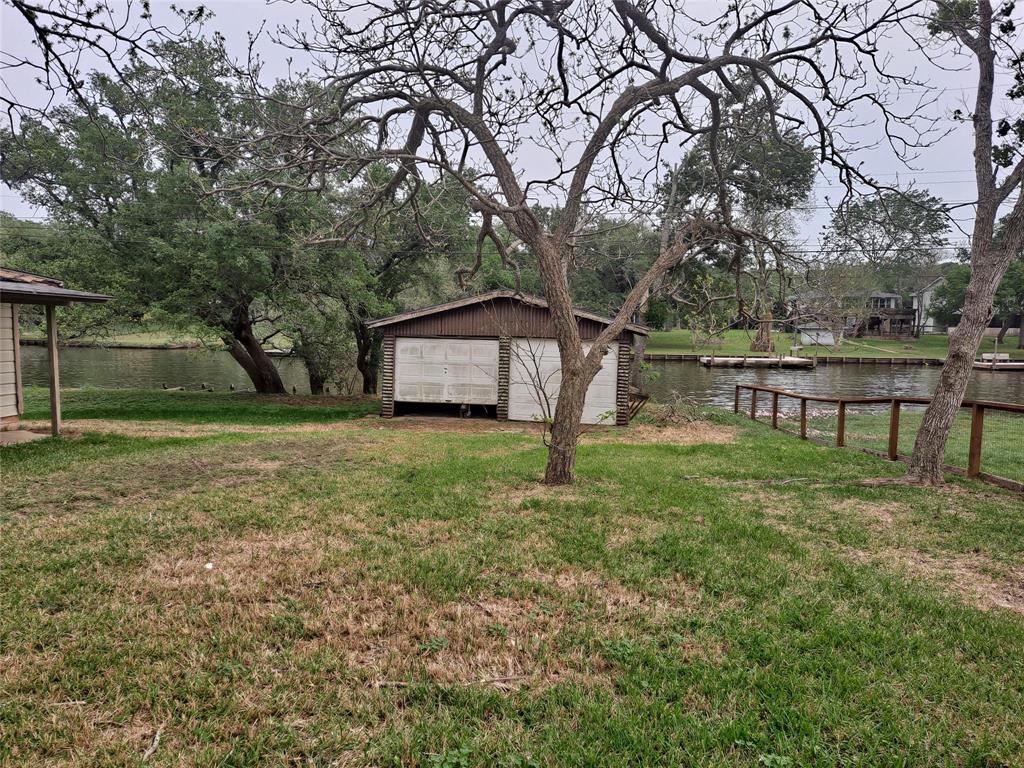14 Lonnie Glaze Street, Sargent, TX 77414