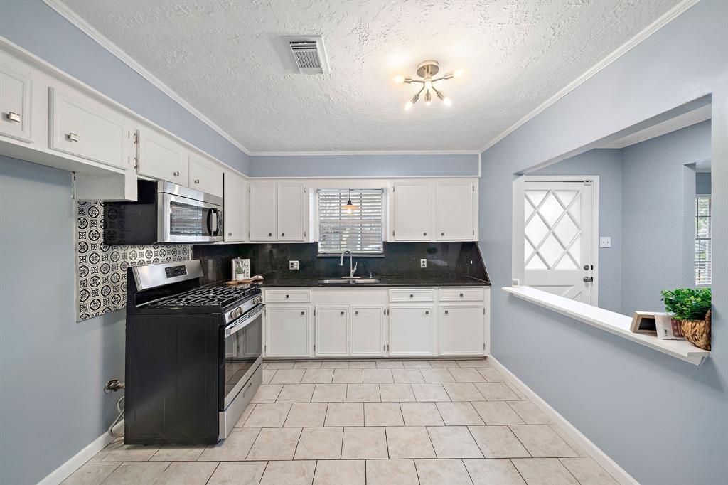 712  Damon Street Rosenberg Texas 77471, 30