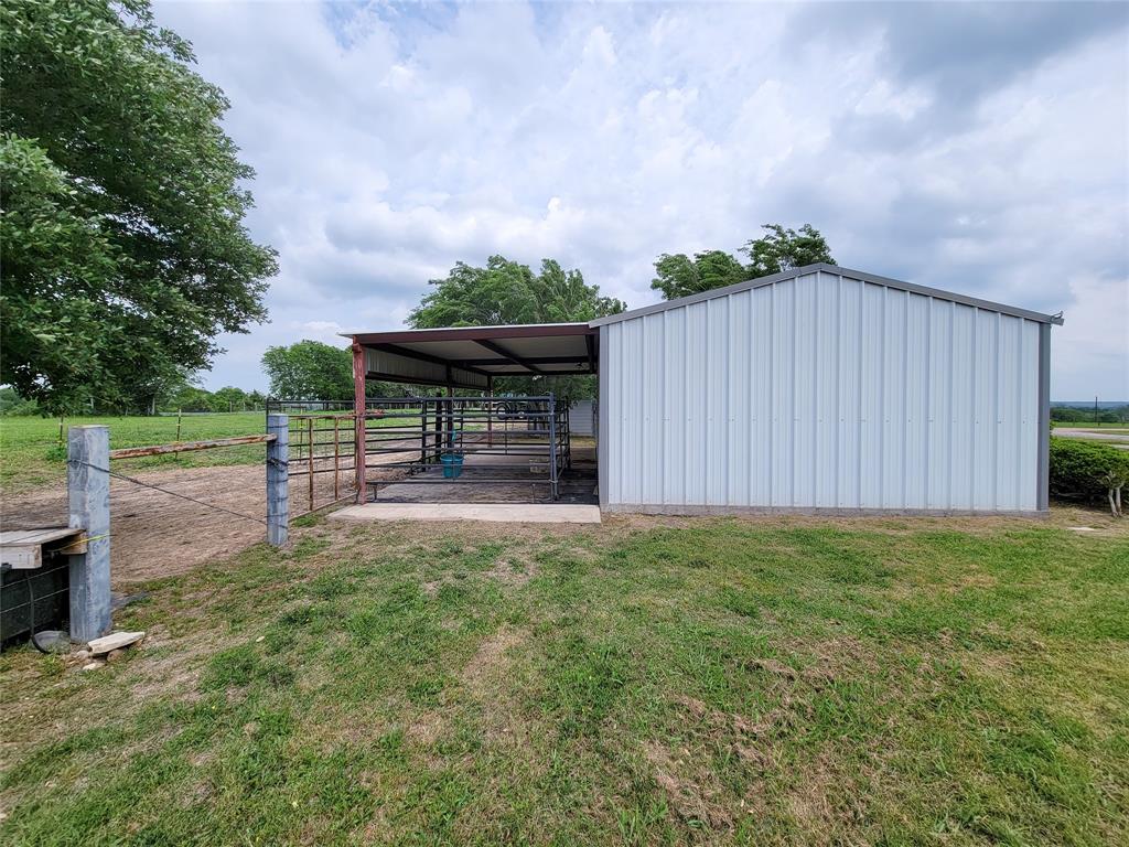 939 Old Nelsonville Road, Bellville, TX 77418