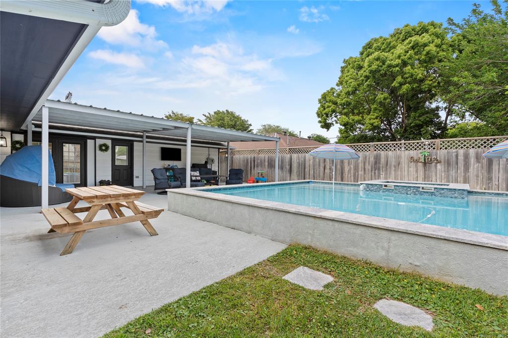 6813  Golf Crest Drive Galveston Texas 77551, 33