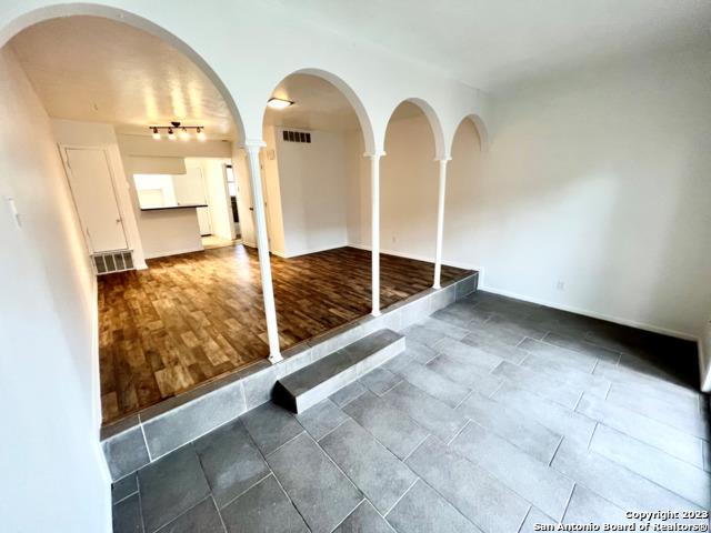 170 De Chantle Rd Unit 608