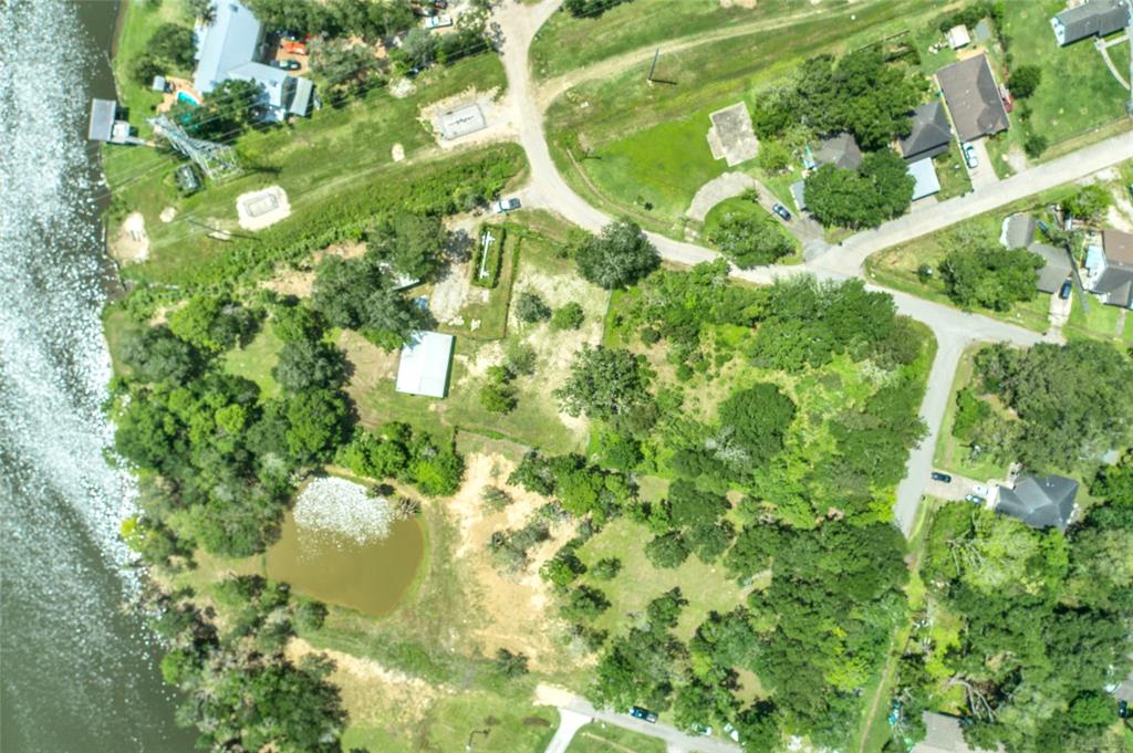 4915 Illinois St, Dickinson, TX 77539