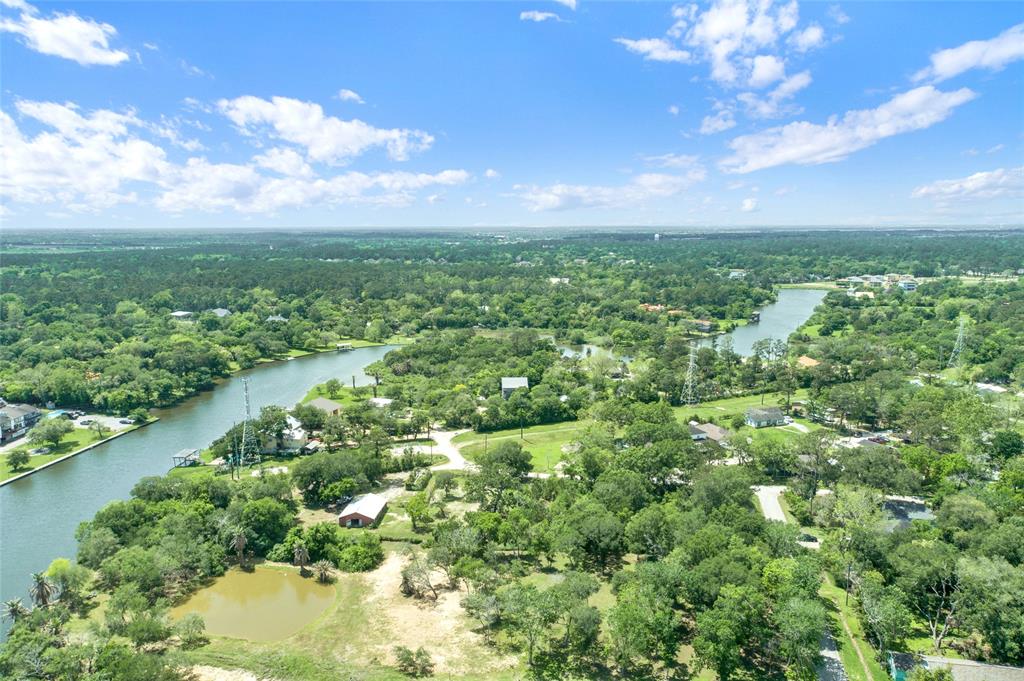 4915 Illinois St, Dickinson, TX 77539