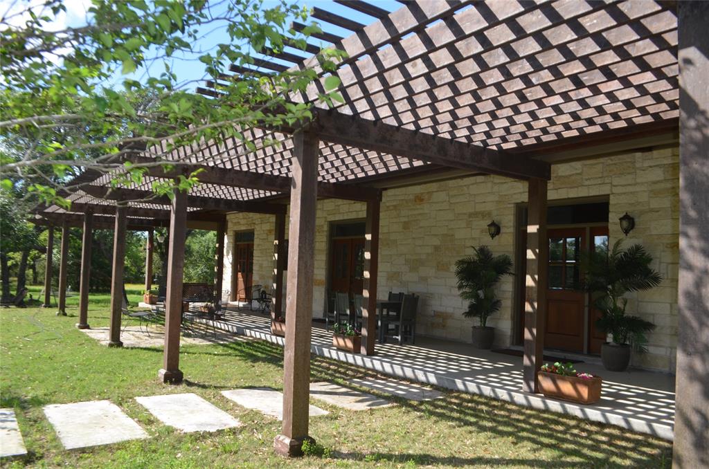 2003 Oak Ridge Road, Weimar, TX 78962
