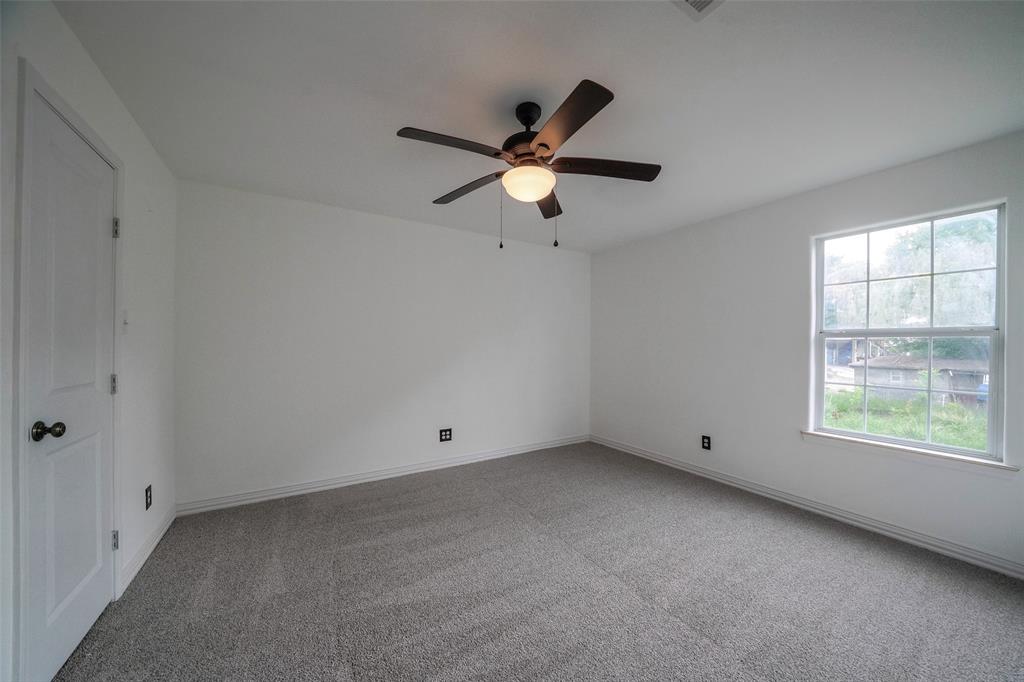 13564 Pinewood Village Dr, Conroe, TX 77302