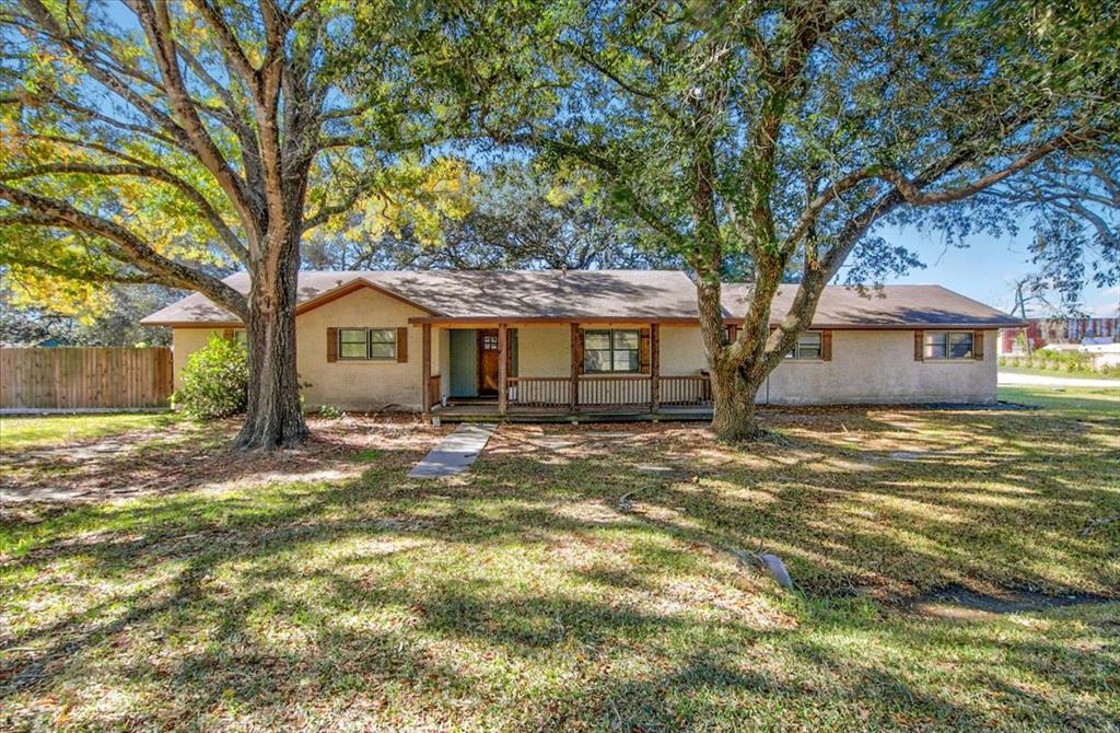 600  Magnolia Avenue Anahuac Texas 77514, 53