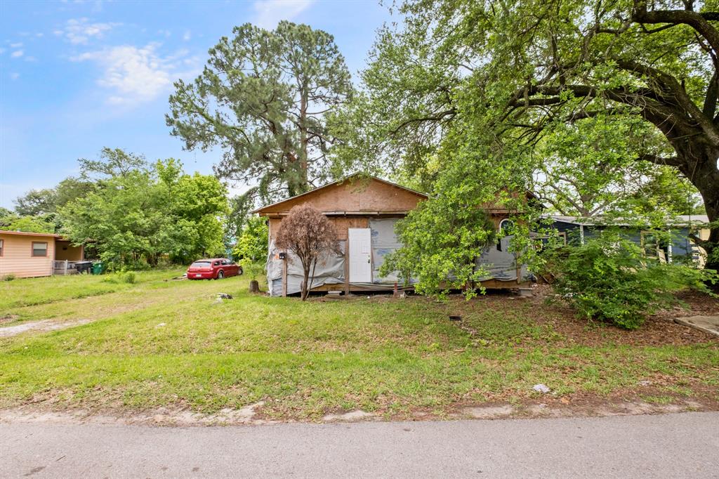 210 Owens Street, Houston, TX 77029 - Property Listing at The Reyna Group