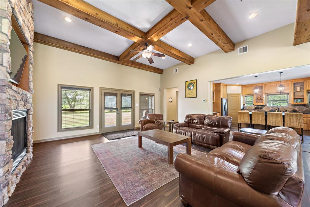 21711 Chenango Lake Dr, Angleton, TX 77515