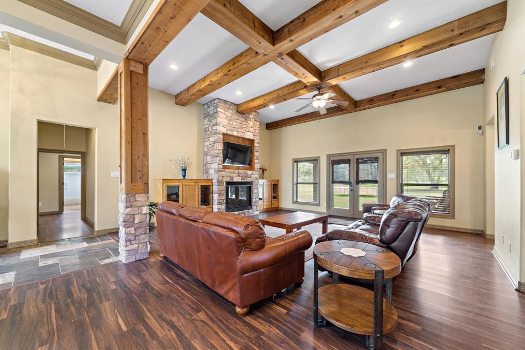 21711 Chenango Lake Dr, Angleton, TX 77515