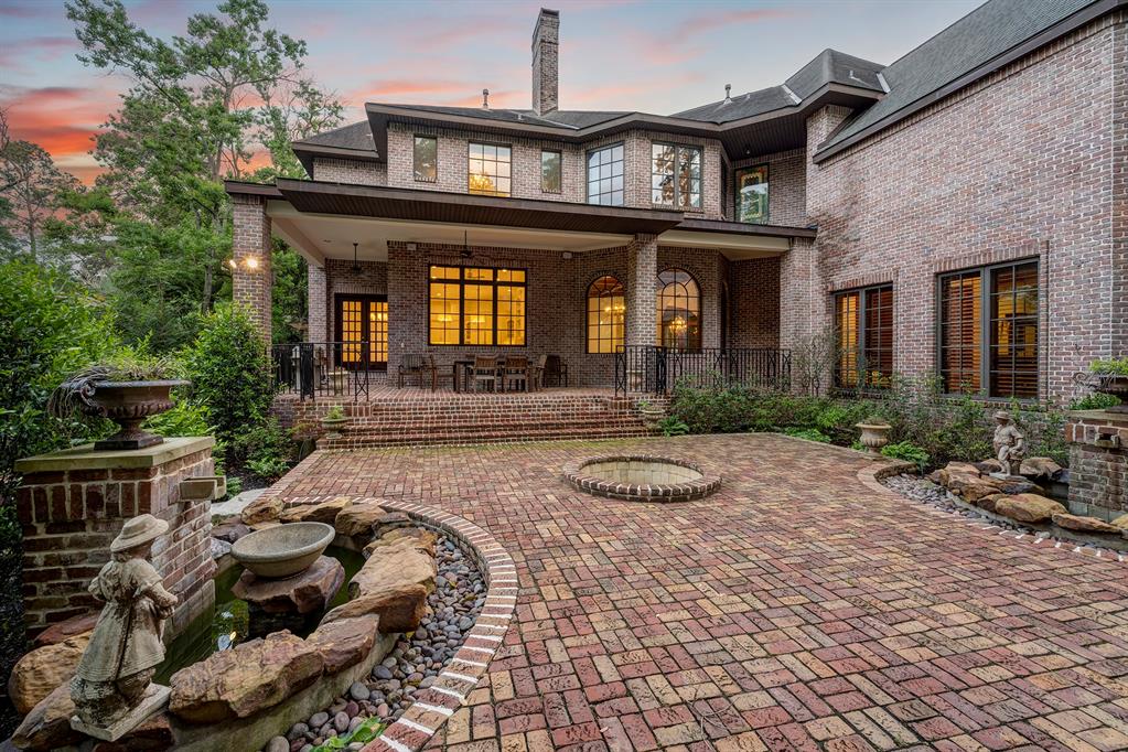 4 Crestwood Dr, Houston, TX 77007