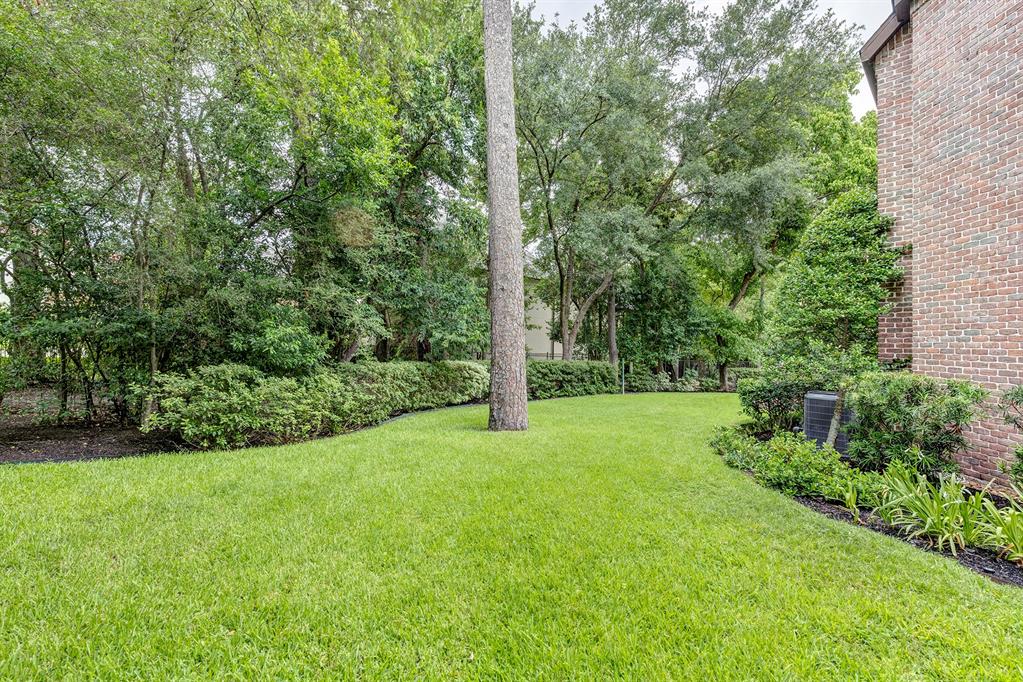 4 Crestwood Dr, Houston, TX 77007