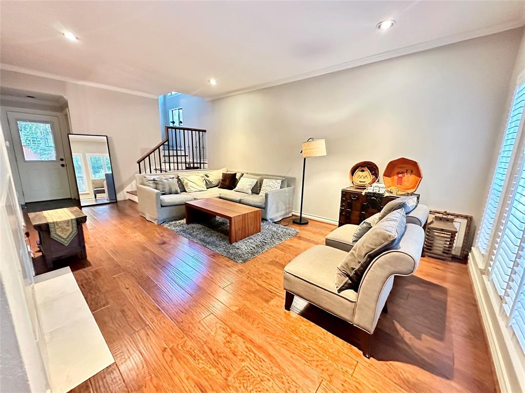Photo #6: 23103371 Listing 