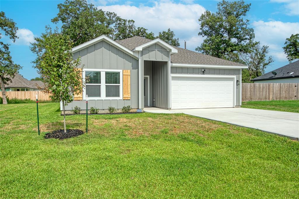 26303  deerwood dr hempstead, TX 77445