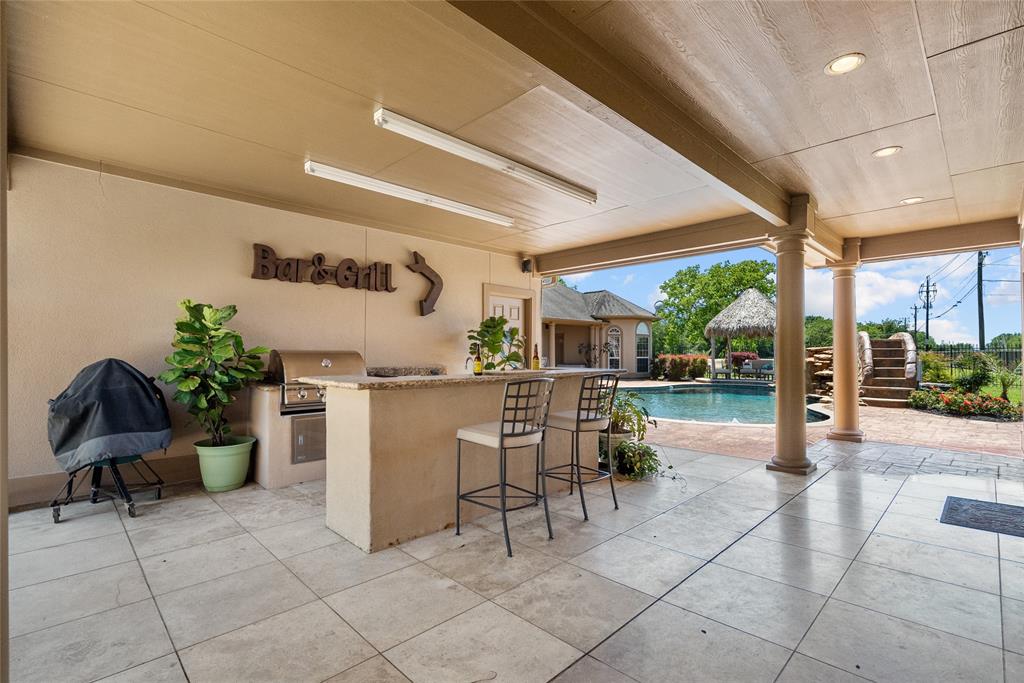 Outdoor kitchen, breezeway.