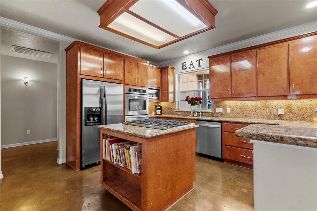 Double ovens and warming drawer in this kitchen.