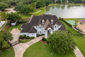  2734 Lakecrest Dr, Pearland, TX 77584