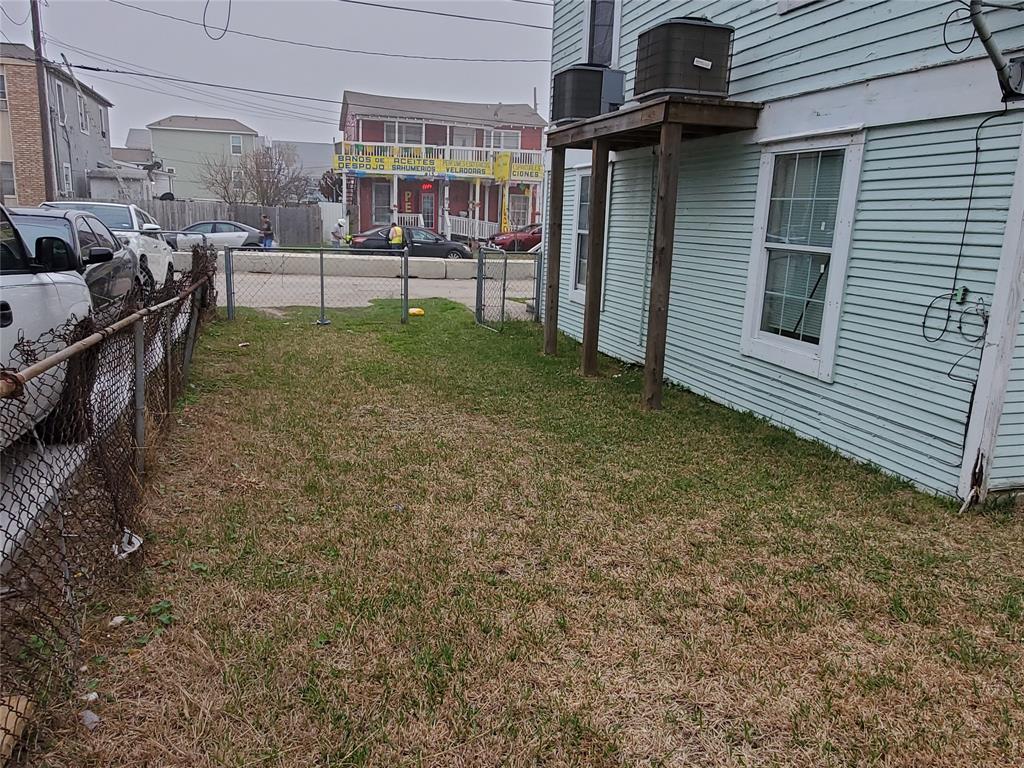 814 35th St, Galveston, TX 77550