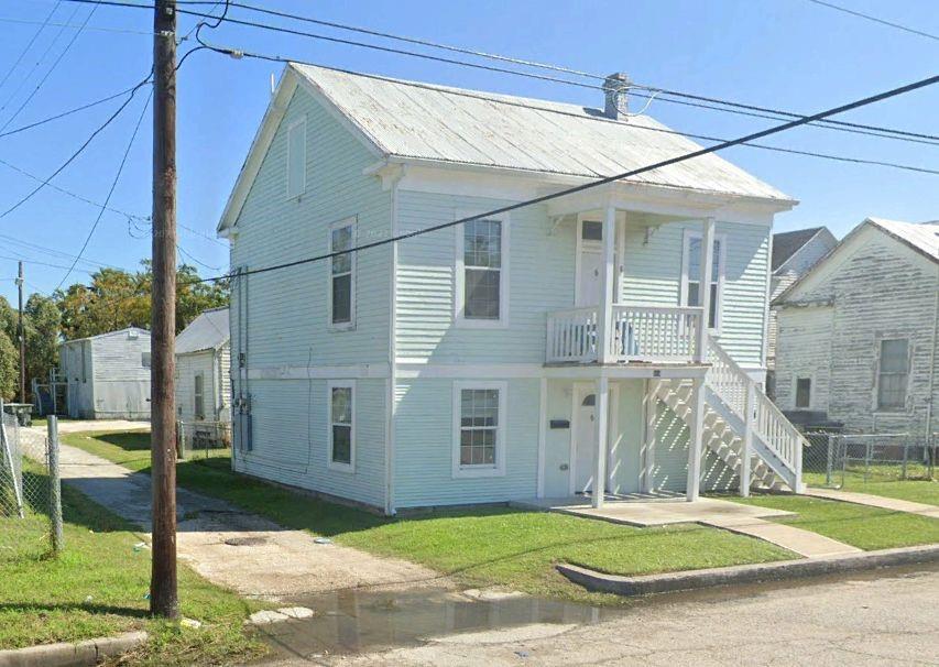 814 35th St, Galveston, TX 77550