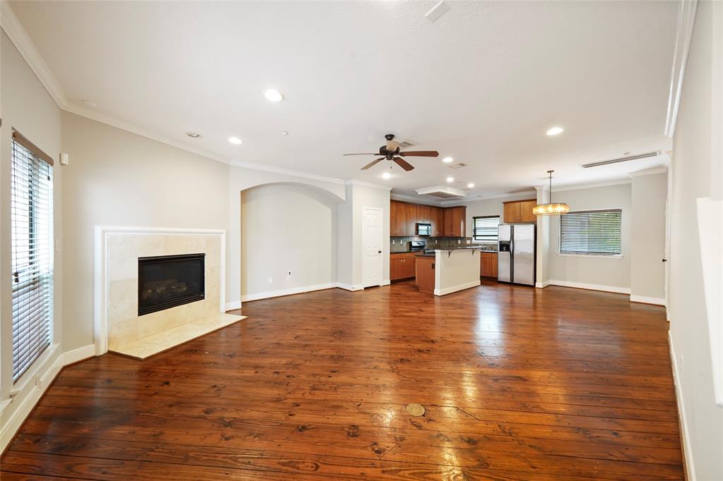 Photo #8: 29584392 Listing 