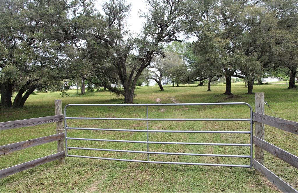 1053  cr 223  weimar, TX 78962