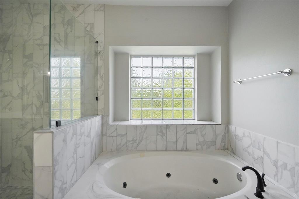 SOAKING TUB