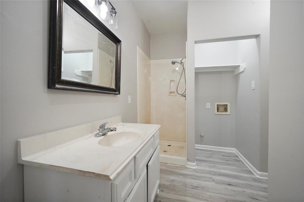 APARTMENT BATHROOM