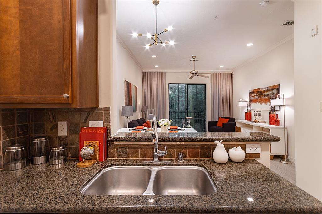 Photo #12: 61733069 Listing 