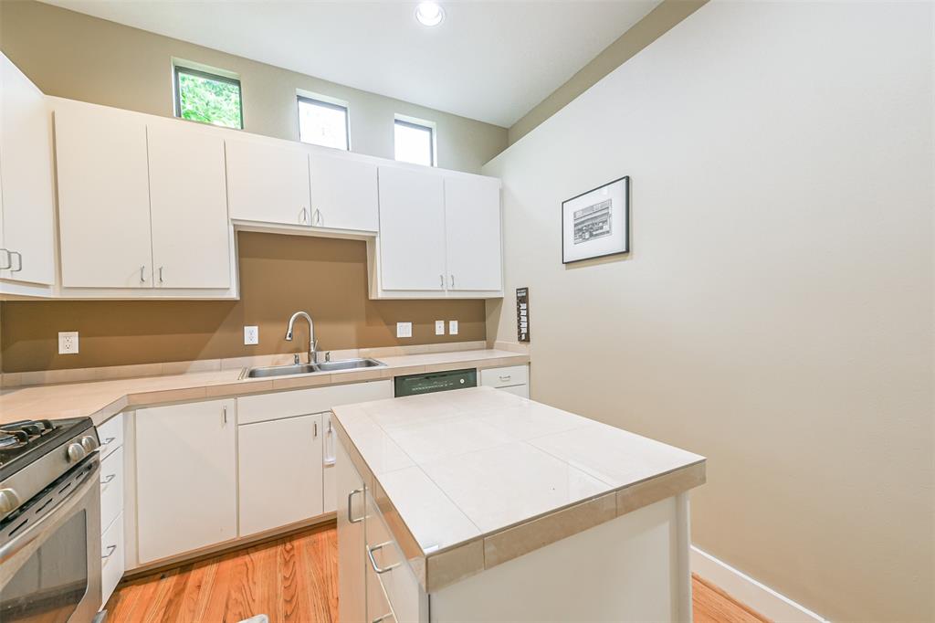 Photo #7: 20796925 Listing 