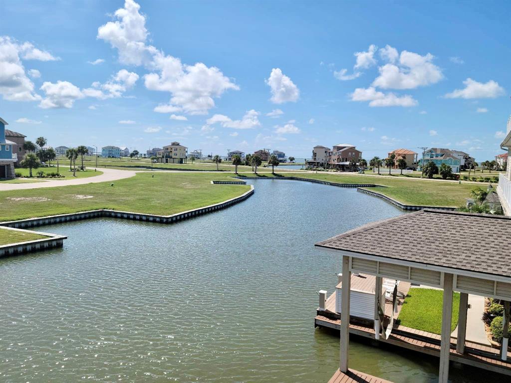 8 Half Moon, Hitchcock 8 Half Moon Hitchcock Texas 77563, 33