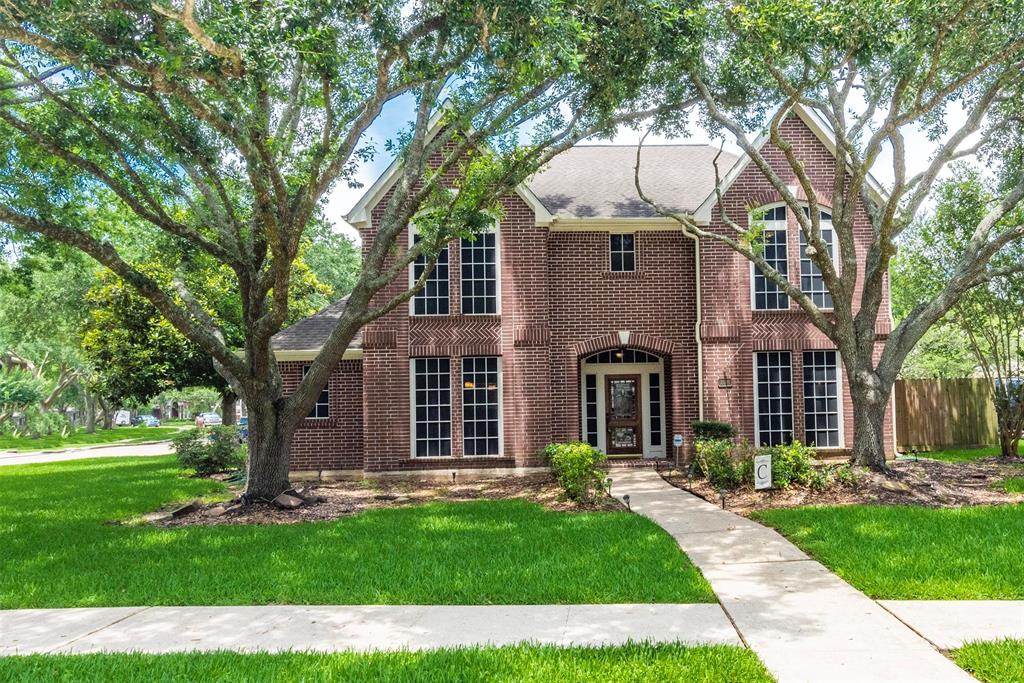 108 Lakeview Circle, Friendswood, TX 77546