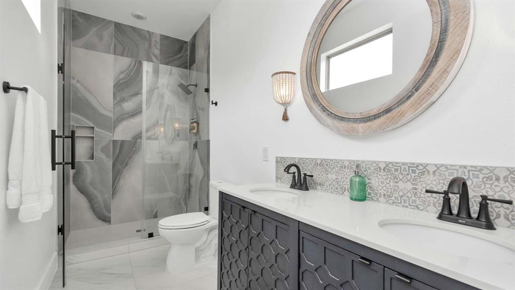The ensuite is sure to be a crowd pleaser with your guest.