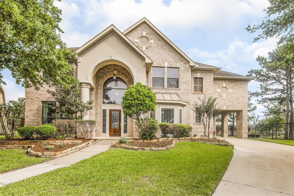 3002 S Meadowmist Court, Pearland, TX 77584