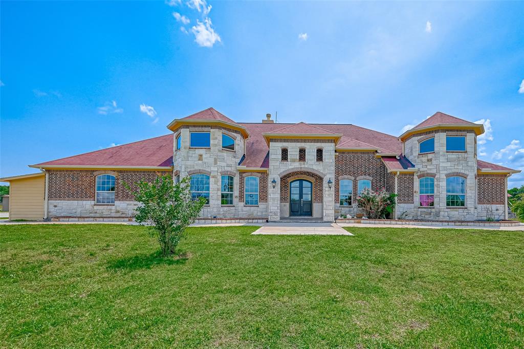 PRICED TO SELL!!!!! Welcome home to this exquisite 10+ acre ranch in a up and coming area with less than an hour drive to Houston. This 6 bedroom, 3 and a half bath house is ideal for any family that needs or wants plenty of space. A gorgeous living room capable of hosting family gatherings and parties with comfort! Don't forget about the in ground pool for all the friends and family to enjoy.

Showings will start at open house Saturday May 13th.