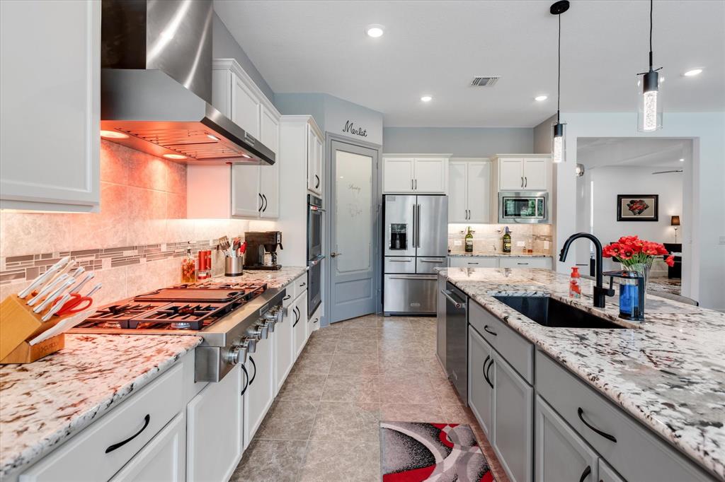 The Chef's kitchen is wonderful with double ovens