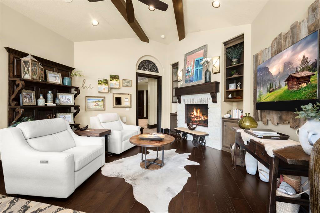 Sit and unwind after a long day or cuddle up with a book....this room leaves you with limitless possibilities. Room measures 25 x 17!