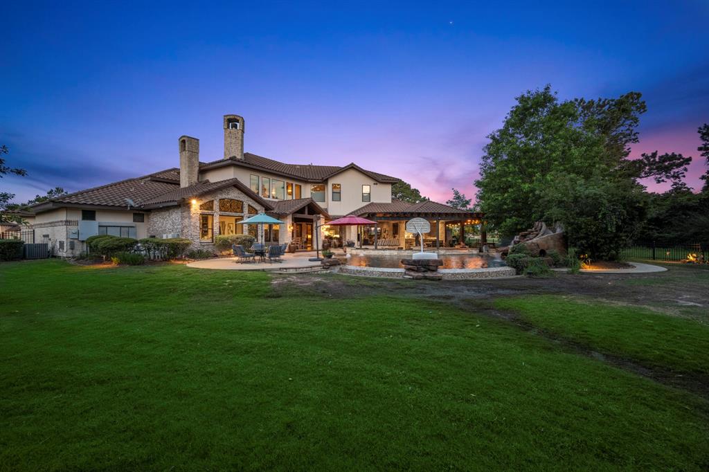 Huge yard overlooking gold course.