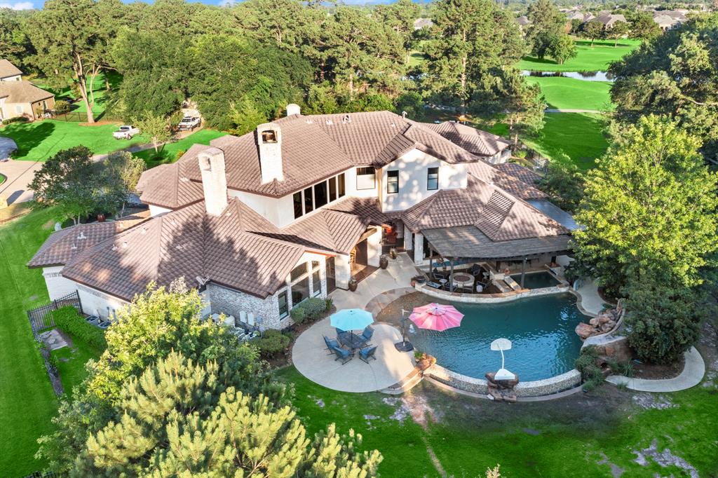 This property is just under 1 acre...42,740 square feet.