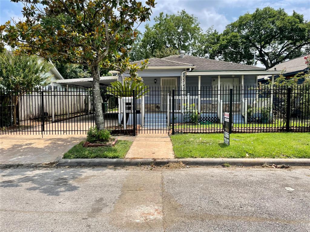 5322 Bell Street, Houston 5322 Bell Street Houston Texas 77023, 4
