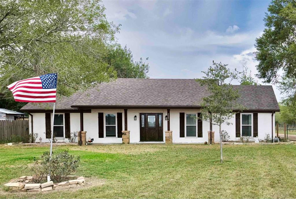 2286  chew rd sealy, TX 77474